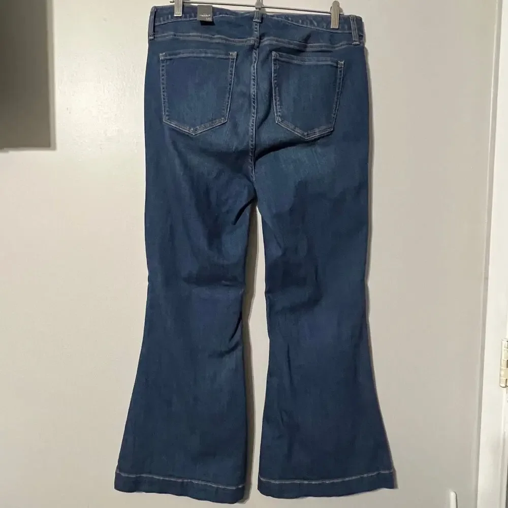 Torrid Sky High A Line Flare Jeans 12S Short High Rise Stretch NWT - Picture 2 of 10